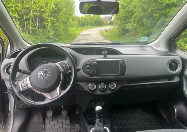 Toyota Yaris cena 39900 przebieg: 89000, rok produkcji 2016 z Limanowa małe 22